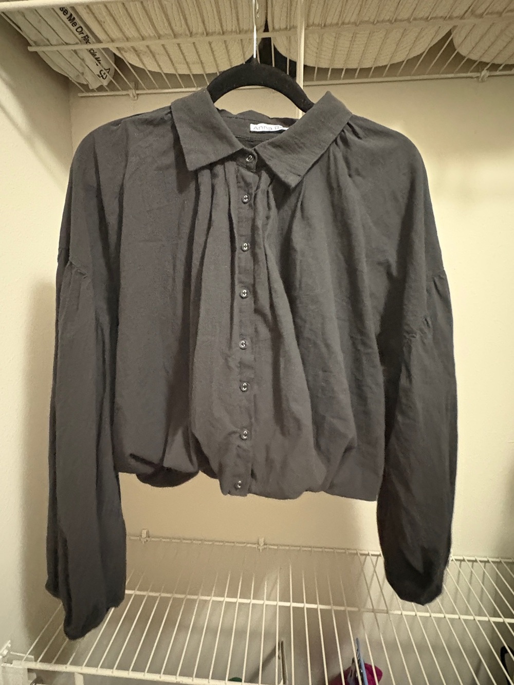 Button-Down Cropped Long-Sleeve Shirt - Black